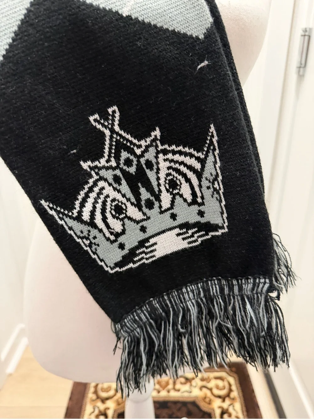 Los Angeles Kings NHL Argyle Knit Fringe Scarf Black Gray Crown Logo Hockey OSFM